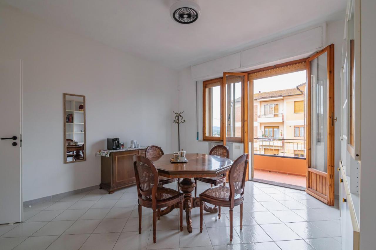 Апартаменти Comfy Flat Steps Away From Siena Station! Екстер'єр фото