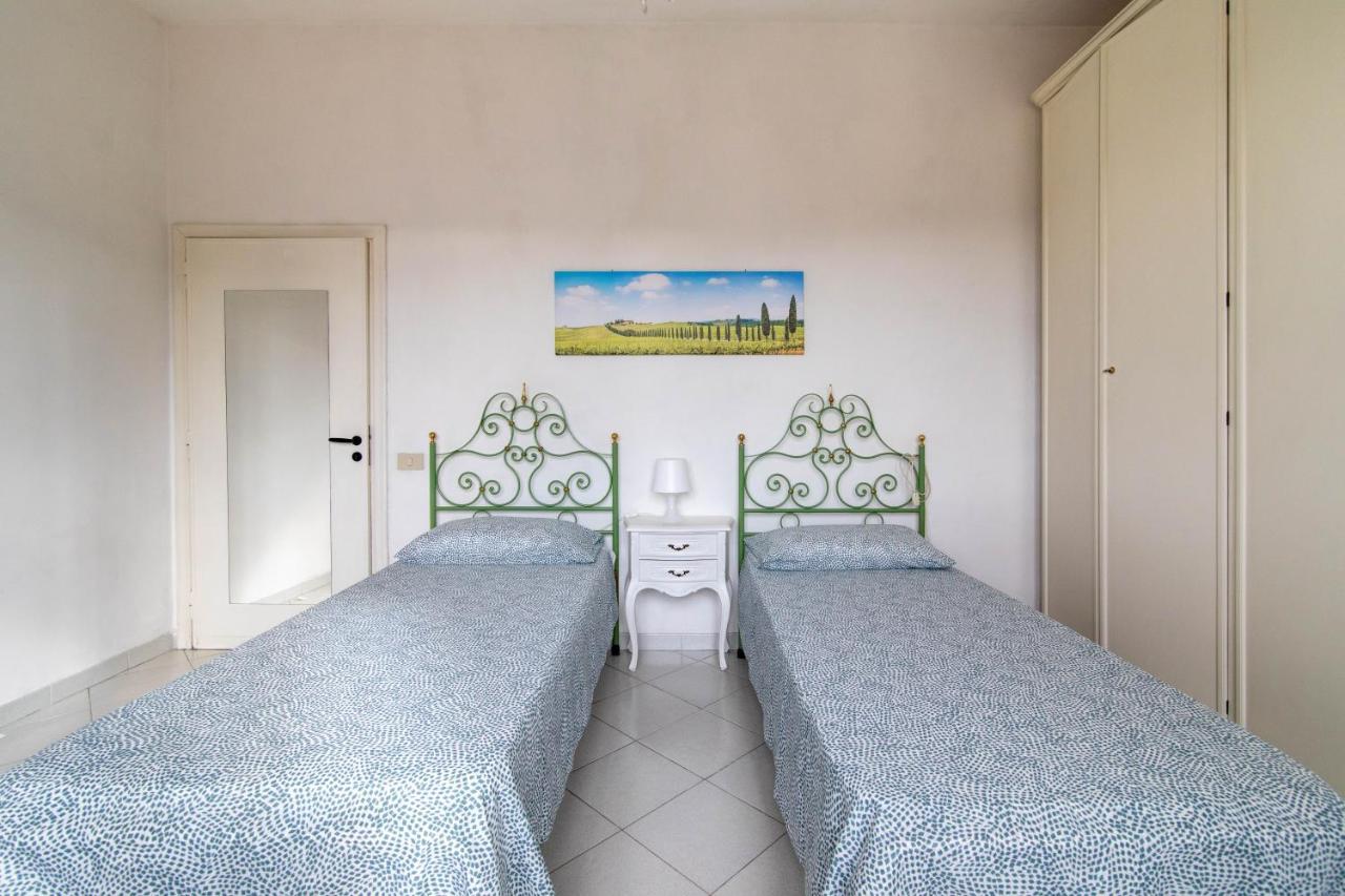 Апартаменти Comfy Flat Steps Away From Siena Station! Екстер'єр фото